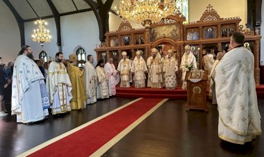 Патријарх Порфирије служио свету Литургију у цркви Свете Тројице у Монтреалу