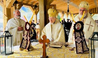 Митрополит Митрофан служио у румунском Манастиру Светог Крста