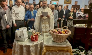 Васкршње јутрење и поноћна Литургија у Цркви Светог Саве у Торонту