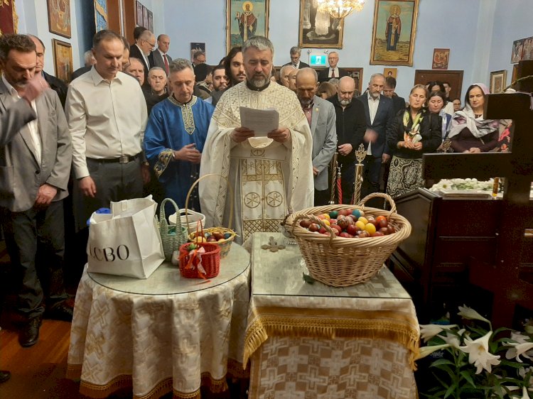Васкршње јутрење и поноћна Литургија у Цркви Светог Саве у Торонту
