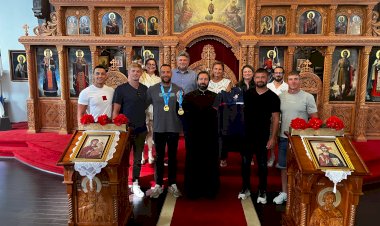 Златни репрезентативци Србије посетили Храм Свете Тројице у Монтреалу