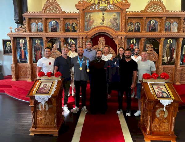 Златни репрезентативци Србије посетили Храм Свете Тројице у Монтреалу