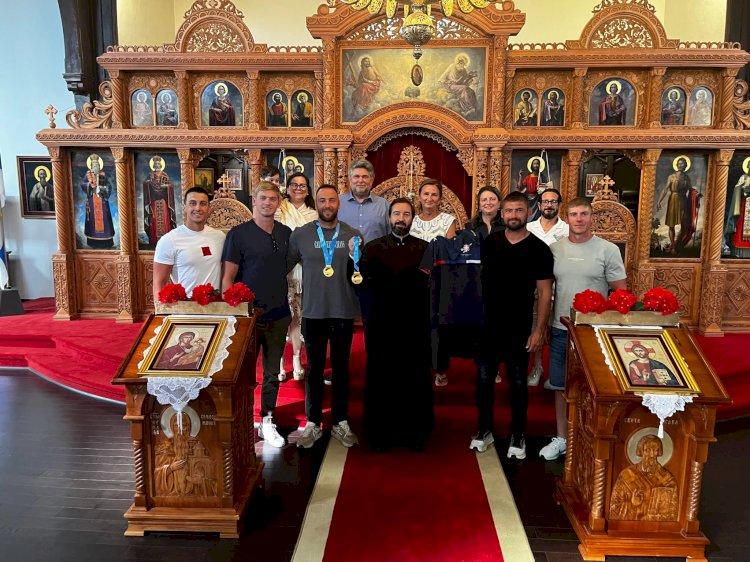 Златни репрезентативци Србије посетили Храм Свете Тројице у Монтреалу